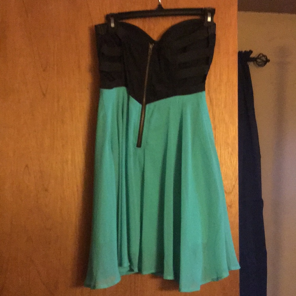 Juniors size small strapless dress - Picture 2 of 4